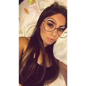 Meet your Posher, Mayra